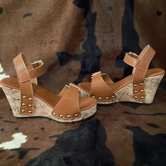 “Shein” Butterfly Flower Stud Fish Mouth Women Wedge Thick Sole Sandals! - Picture 5 of 10